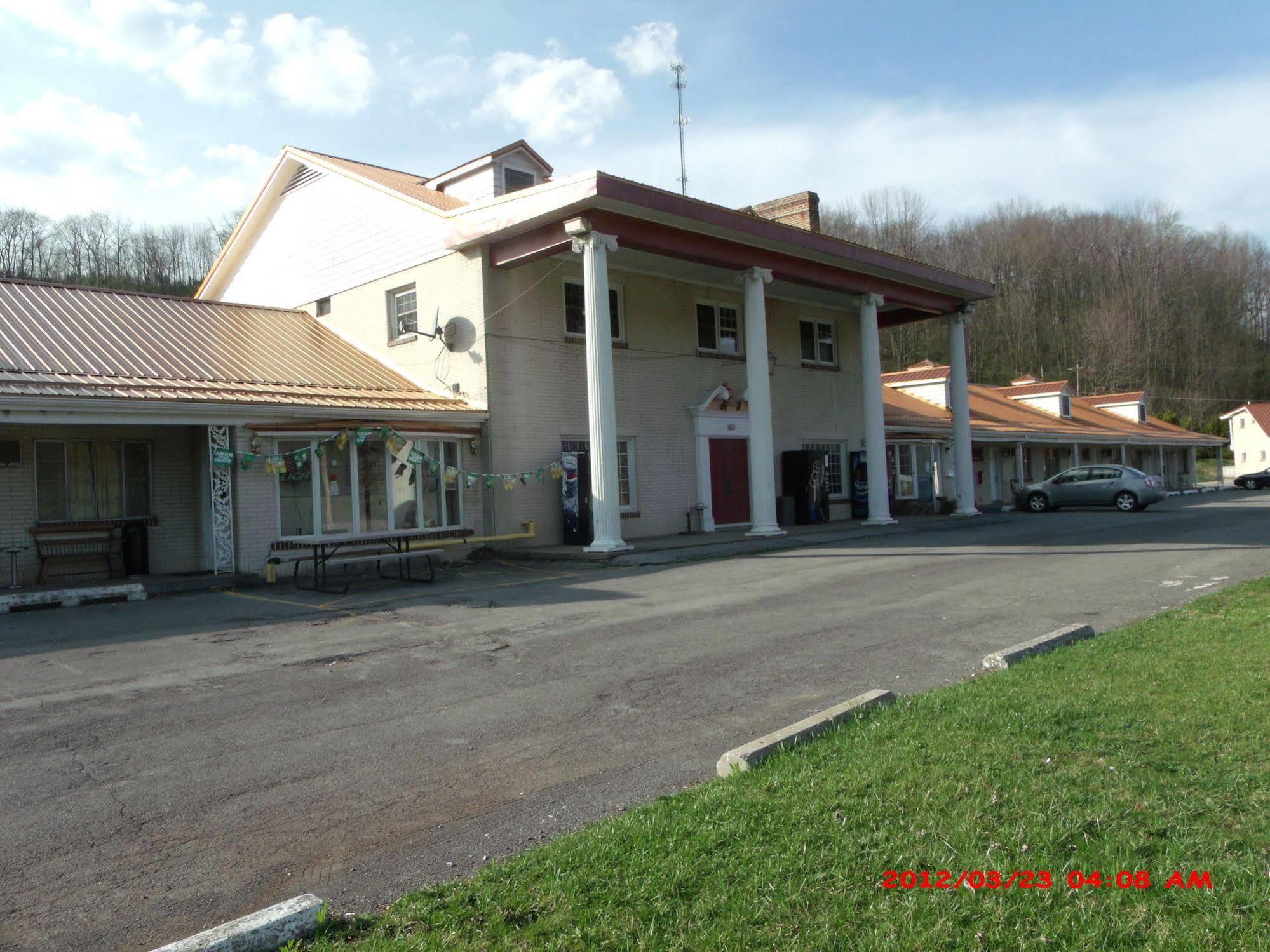 Relax Inn Altoona Exterior photo